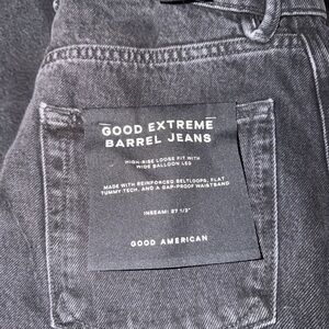 Good American Men's Relaxed Barrel Jeans in Charcoal